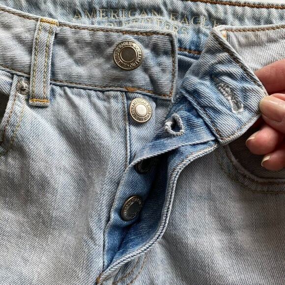 American Eagle Jeans Womens Size 4 Boy Crop Blue Light Wash Button Fly25" Inseam - Picture 6 of 16
